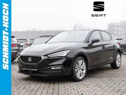 Mitternachtsschwarz Gebraucht 2025 Seat Leon Style Limousine | 33.999 € (Teuer)
