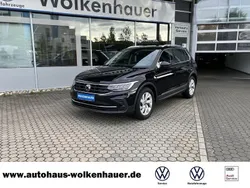 Deep black perleffekt (metallic) Gebraucht 2024 VW Tiguan Move SUV | 34.750 € (Fairer Preis)