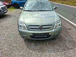 Grün Gebraucht 2004 Opel Signum Elegance Kombi | 2.999 € (Etwas zu teuer)
