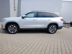 Brilliantsilber metallic (metallic) Gebraucht 2024 Skoda Kodiaq Selection SUV | 38.590 € (Fairer Preis)