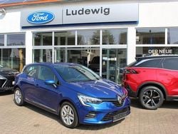 Blau Gebraucht 2021 Renault Clio V Zen Limousine | 13.490 € (Etwas zu teuer)