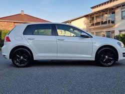 Weiß Gebraucht 2015 VW Golf VII LOUNGE Limousine | 12.877 € (Guter Preis)