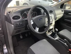 Grün Gebraucht 2010 Ford Focus Kombi | 3.300 € (Fairer Preis)