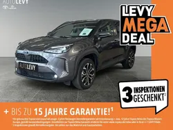 Grey (metallic) Gebraucht 2023 Toyota Yaris Hybrid Team SUV | 21.670 € (Guter Preis)