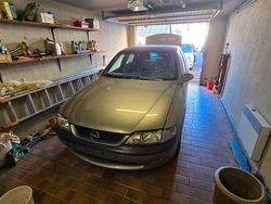 Grau Gebraucht 1998 Opel Vectra Limousine | 2.100 € (Fairer Preis)