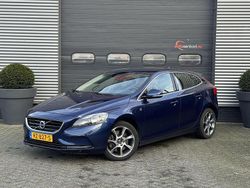 Blau Gebraucht 2015 Volvo V40 Momentum Limousine | 7.400 € (Guter Preis)