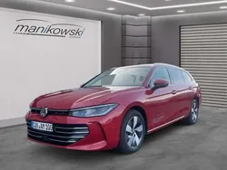 Chilirot metallic Gebraucht 2024 VW Passat Elegance Kombi | 37.990 €
