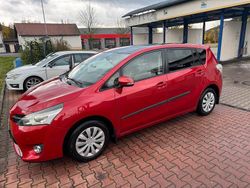 Rot Gebraucht 2013 Toyota Verso Van / Kleinbus | 8.000 €