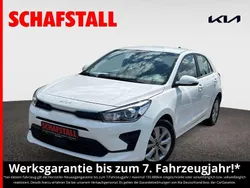 Weiss ((ud) schneeweiss) Gebraucht 2022 Kia Rio Vision Limousine | 14.479 € (Fairer Preis)
