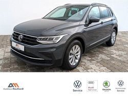 Grau Gebraucht 2023 VW Tiguan Life SUV | 30.900 € (Guter Preis)