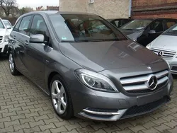 Grau Gebraucht 2012 Mercedes B180 Van / Kleinbus | 14.990 € (Fairer Preis)