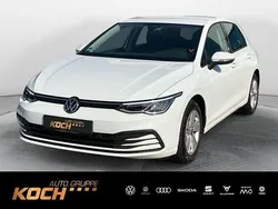 Weiß Gebraucht 2022 VW Golf VIII Life Limousine | 22.930 € (Fairer Preis)
