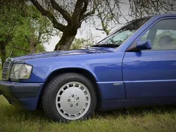 Blau Gebraucht 1992 Mercedes 190 Avantgarde Limousine | 16.900 €