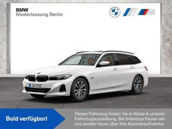 Weiß Gebraucht 2022 BMW 320e Sport Line Kombi | 33.700 € (Teuer)