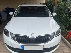 Weiß Gebraucht 2019 Skoda Octavia Clever Kombi | 14.990 € (Fairer Preis)