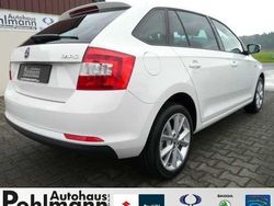 Weiß metallic Gebraucht 2014 Skoda Rapid Ambition Kombi | 14.390 €