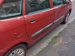 Rot Gebraucht 2004 Citroën Xsara Picasso Van / Kleinbus | 1.500 € (Fairer Preis)