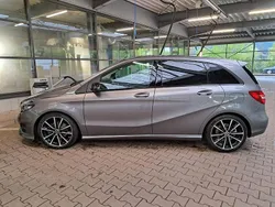 Grau Gebraucht 2018 Mercedes B200 Van / Kleinbus | 19.900 € (Fairer Preis)