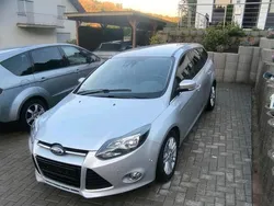 Silber Gebraucht 2012 Ford Focus Titanium Kombi | 6.950 €
