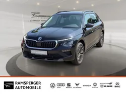 Schwarz (blackmagic perleffekt) Neu 2025 Skoda Kamiq Tour SUV | 27.990 € (Etwas zu teuer)