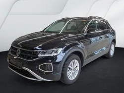 Deep black perleffekt Gebraucht 2024 VW T-Roc Life SUV | 21.640 € (Guter Preis)