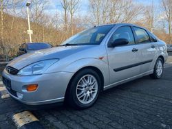 Silber Gebraucht 2000 Ford Focus Ghia Limousine | 1.890 € (Teuer)