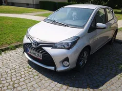 Silber Gebraucht 2016 Toyota Yaris Hybrid Comfort Limousine | 11.000 € (Guter Preis)