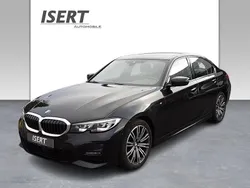 Black sapphire (metallic) Gebraucht 2021 BMW 320 M Sport Limousine | 36.740 € (Fairer Preis)