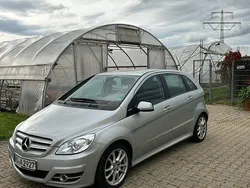 Silber Gebraucht 2010 Mercedes B180 Van / Kleinbus | 8.000 €