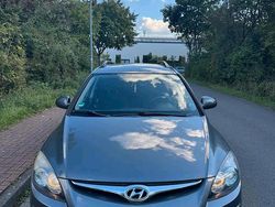 Grau Gebraucht 2005 Hyundai i30 Kombi | 1.600 €