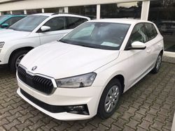 Weiß Gebraucht 2023 Skoda Fabia Ambition Kleinwagen | 16.990 € (Fairer Preis)