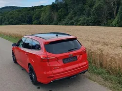 Rot Gebraucht 2018 Ford Focus ST-Line Kombi | 12.800 € (Guter Preis)