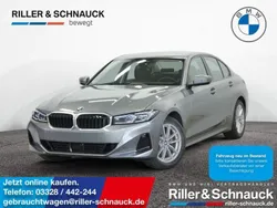 Skyscraper grau Gebraucht 2024 BMW 320 Comfort Edition Limousine | 39.750 € (Superpreis)