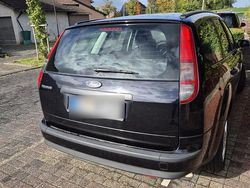 Schwarz Gebraucht 2004 Ford Focus Kombi | 2.500 €