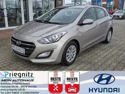 Blau Gebraucht 2017 Hyundai i30 Select Limousine | 11.490 € (Fairer Preis)
