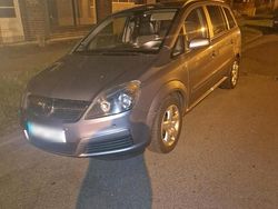 Silber Gebraucht 2005 Opel Zafira Basis Van / Kleinbus | 1.700 €