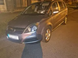 Silber Gebraucht 2005 Opel Zafira Basis Van / Kleinbus | 1.500 €