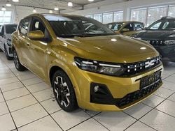 Amber yellow Neu 2025 Dacia Sandero Comfort Limousine | 19.380 €