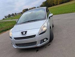 Silber Gebraucht 2012 Peugeot 5008 Family Van / Kleinbus | 5.990 € (Fairer Preis)