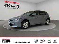 Mondsteingrau Gebraucht 2024 VW Golf VIII Life Limousine | 22.900 € (Guter Preis)