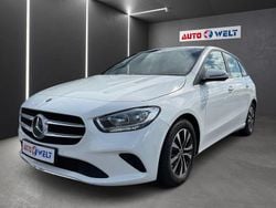 Weiß Gebraucht 2022 Mercedes B180 Style Van / Kleinbus | 17.990 € (Superpreis)