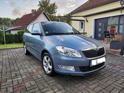 Blau Gebraucht 2011 Skoda Fabia Family Kleinwagen | 5.950 € (Fairer Preis)