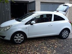 Weiß Gebraucht 2009 Opel Corsa Kleinwagen | 2.550 € (Guter Preis)