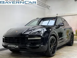 Tiefschwarz metallic Gebraucht 2020 Porsche Cayenne Turbo SUV | 66.489 €