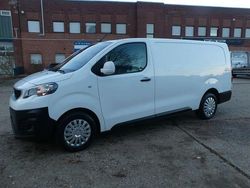 Weiß Gebraucht 2017 Peugeot Expert Premium Van | 15.950 € (Etwas zu teuer)