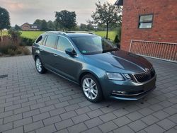 Grau Gebraucht 2018 Skoda Octavia Style Kombi | 18.200 € (Fairer Preis)