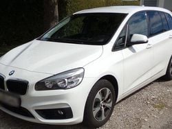 Weiß Gebraucht 2017 BMW 218 Gran Tourer Advantage Van / Kleinbus | 10.500 € (Guter Preis)