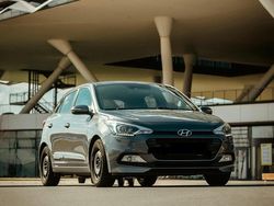 Grau Gebraucht 2016 Hyundai i20 Kleinwagen | 7.000 €