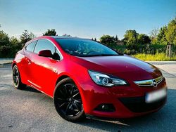 Rot Gebraucht 2015 Opel Astra GTC Coupé | 7.000 €