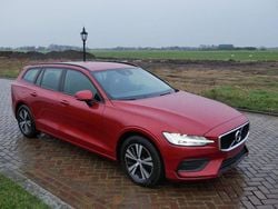 Rot Gebraucht 2019 Volvo V60 Momentum Kombi | 13.309 € (Fairer Preis)